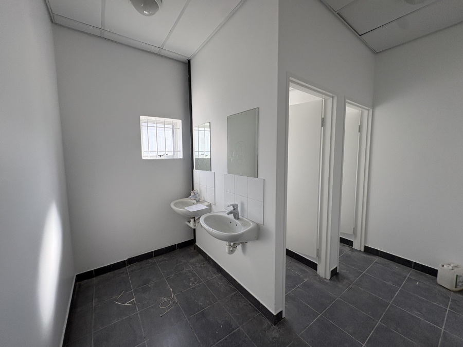 To Let Commercial Property for Rent in Montague Gardens Western Cape